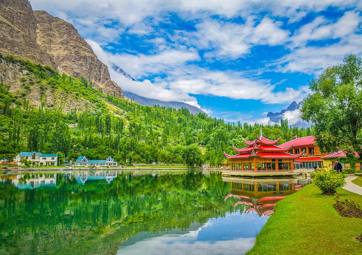 1200px-Shangrila_resort_skardu